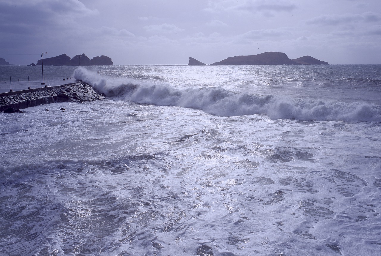 На юге Китая бушует тайфун «Талим»