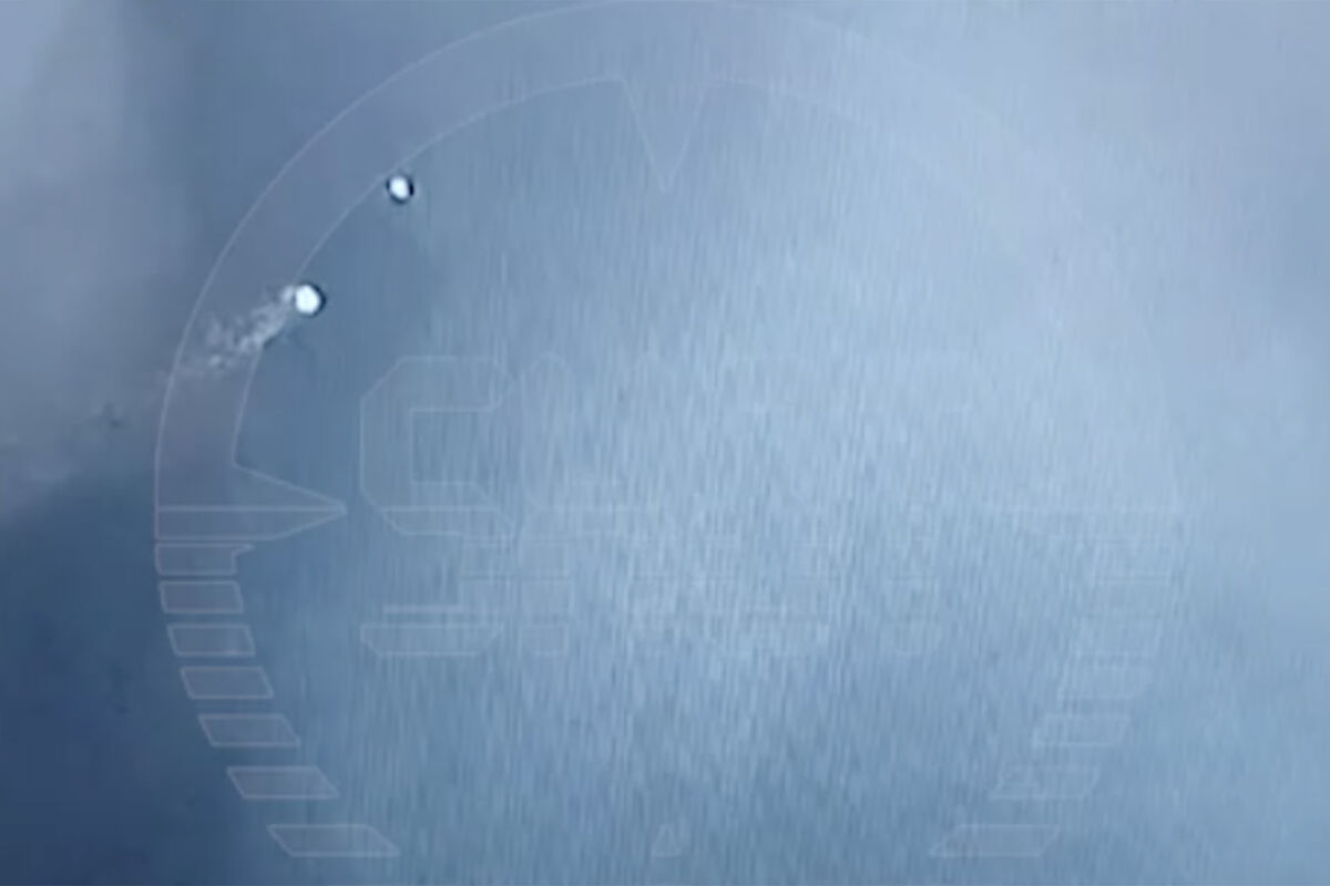 Rostowly ýiten balykçylaryň gaýygynyň ýanynda ýanýan şar göründi