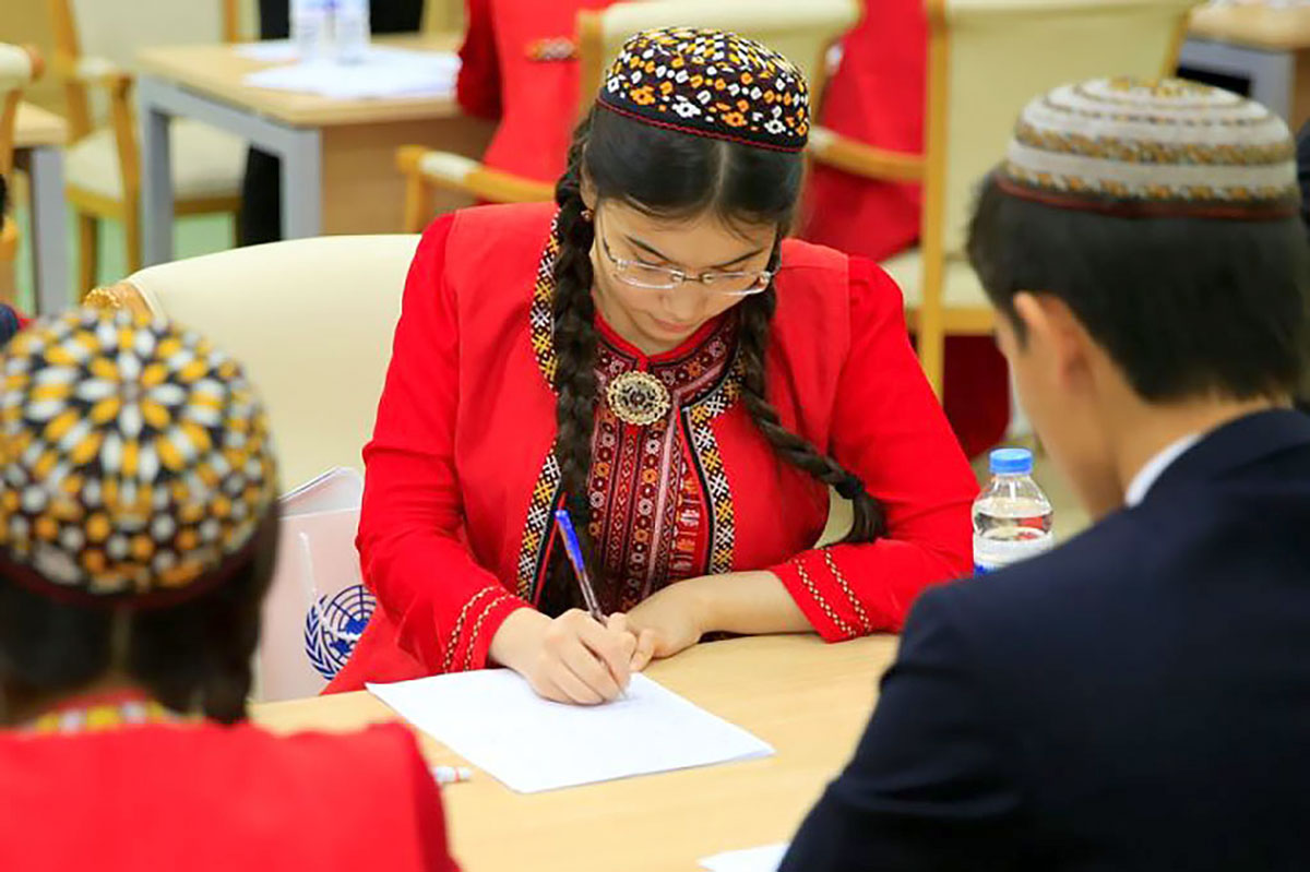 В Туркменистане продолжается прием заявок на участие в конкурсе «Модель ООН»