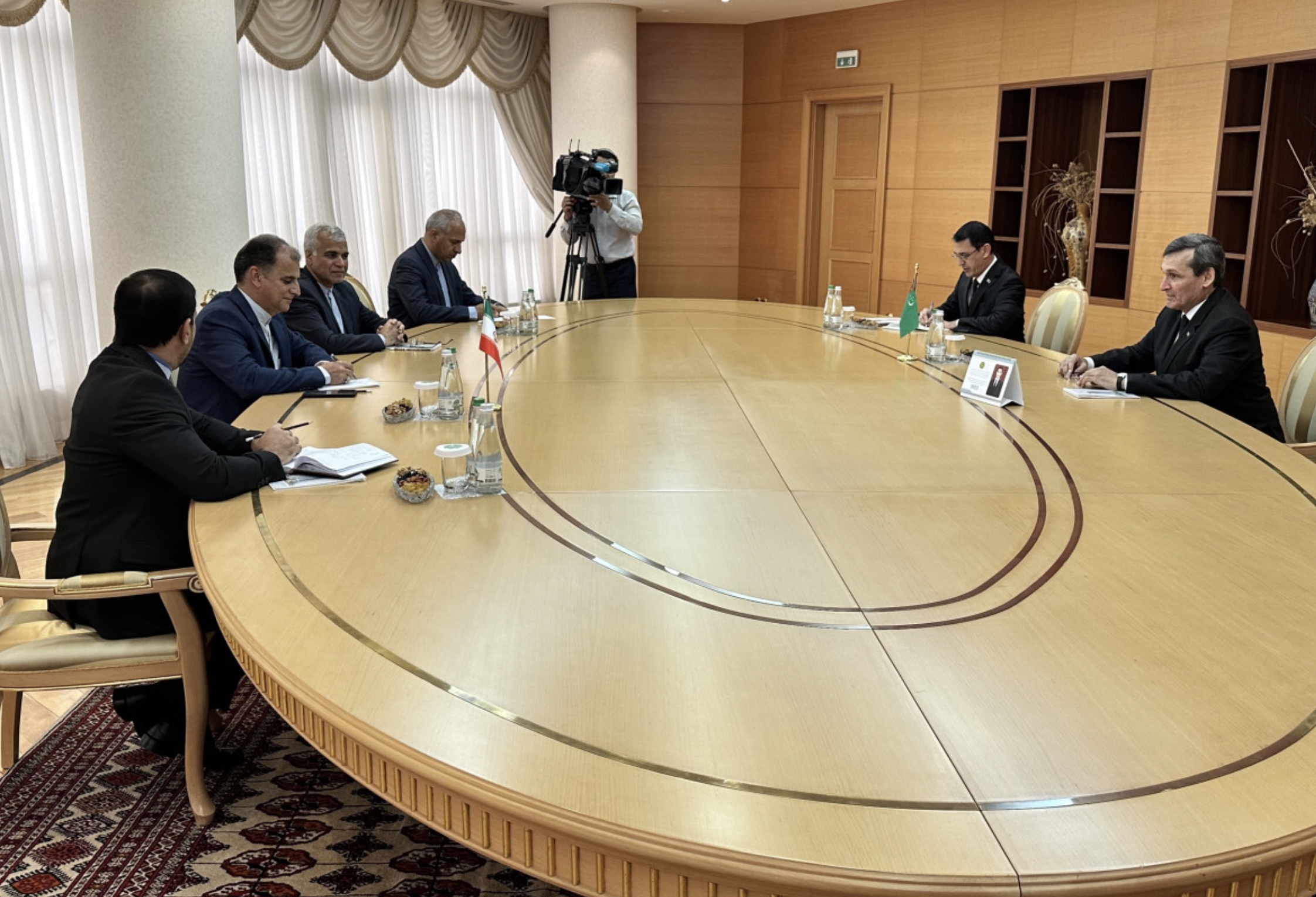 Rashid Meredov met with the ambassador of Iran, who is completing his mission in Turkmenistan