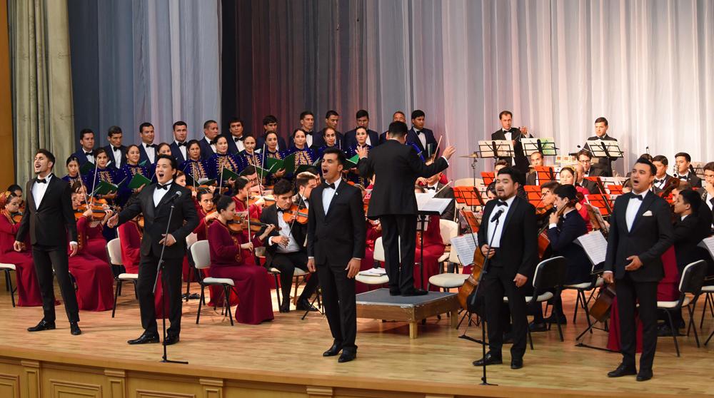 В новом театре города Аркадаг состоялся первый оперный концерт