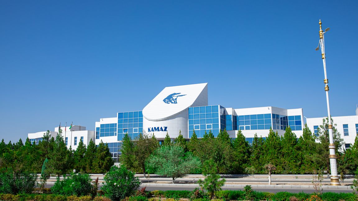 «KAMAZ» AGPJ Türkmenistanyň edara-kärhanalaryny tirkeg ulaglarynyň isleg bildirilýän görnüşleri bilen üpjün edýär
