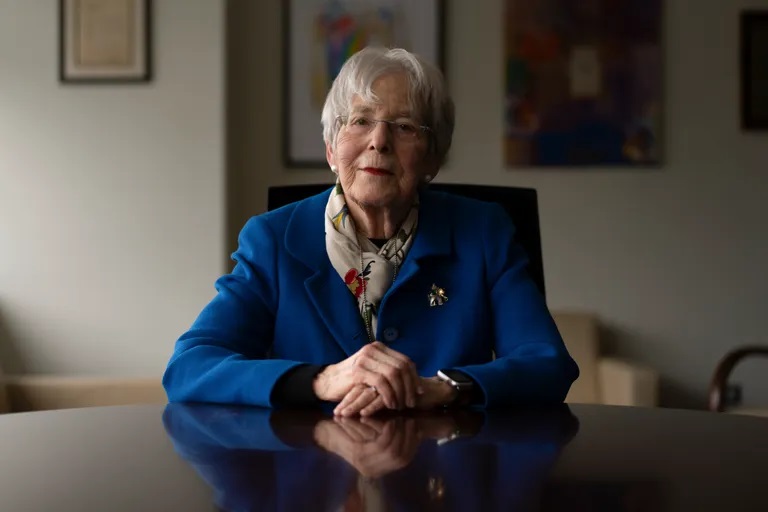 American donates 1 billion dollars for free medical college education