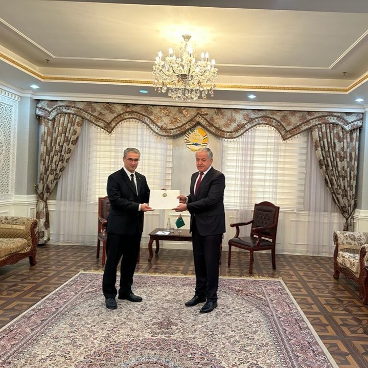 The Ambassador of Turkmenistan presented copies of his credentials to the Minister of Foreign Affairs of Tajikistan