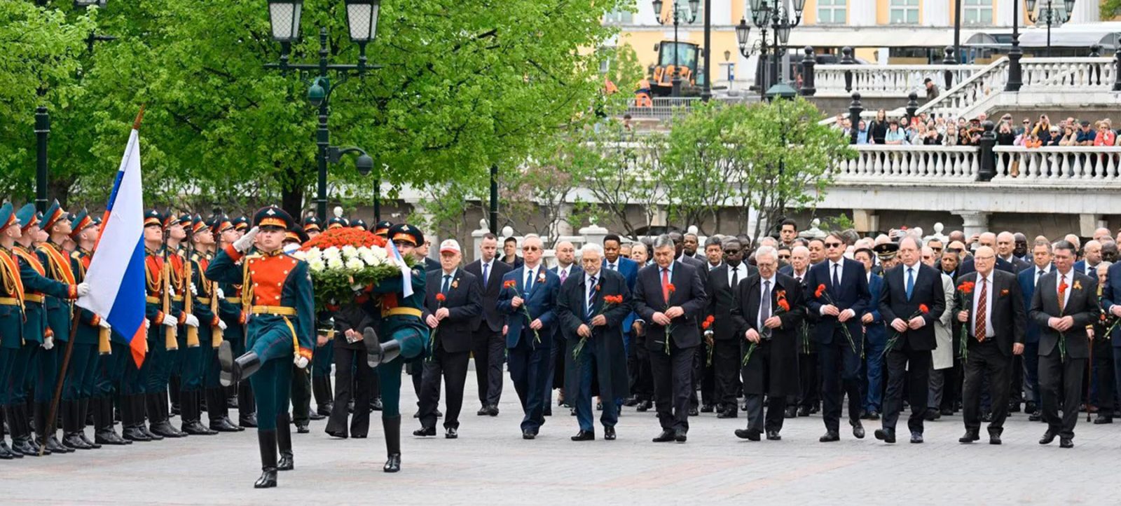 Diplomats of Turkmenistan laid flowers at the Tomb of the Unknown Soldier in Moscow
