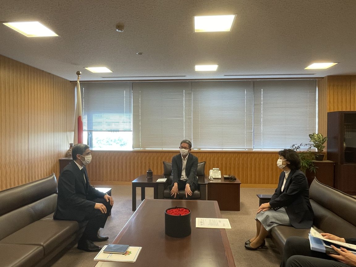 Заместитель министра иностранных дел Японии провел встречу с новым послом Туркменистана