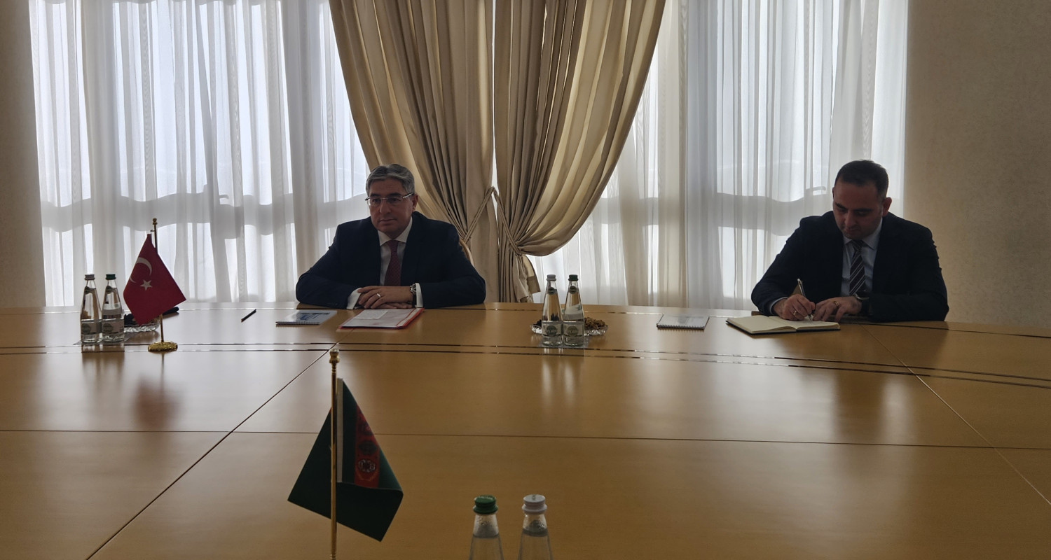 The new Turkish Ambassador to Turkmenistan presented copies of his ...