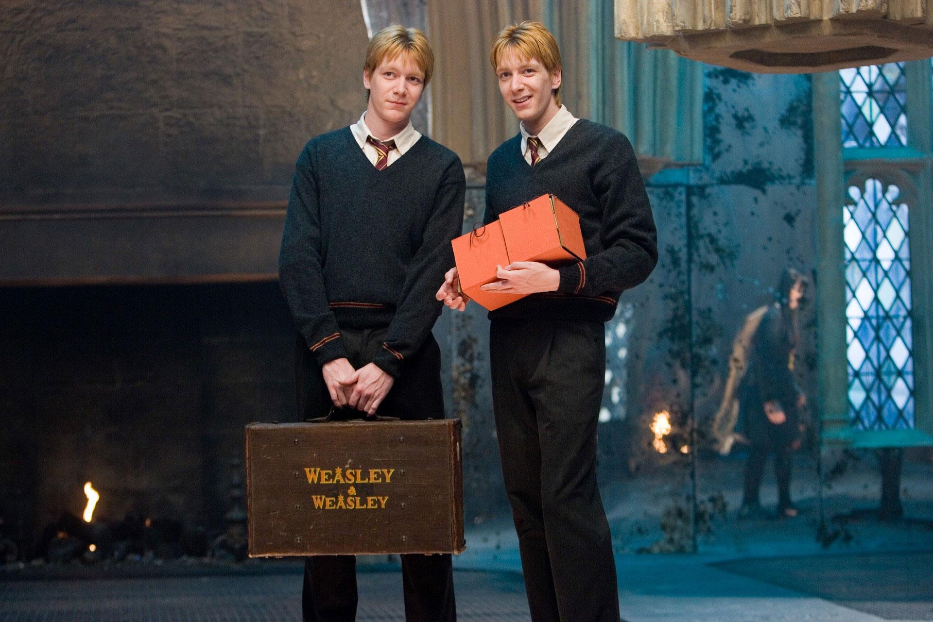В юбилейном фильме о Гарри Поттере перепутали близнецов Уизли В мире.