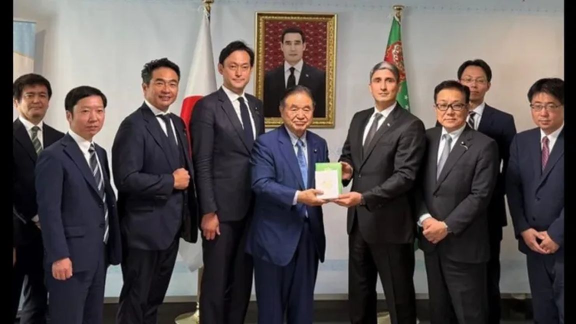 Magtymguly Pyragynyň 300 ýyllygy mynasybetli Toşiaki Endo ýubileý medaly gowşuryldy