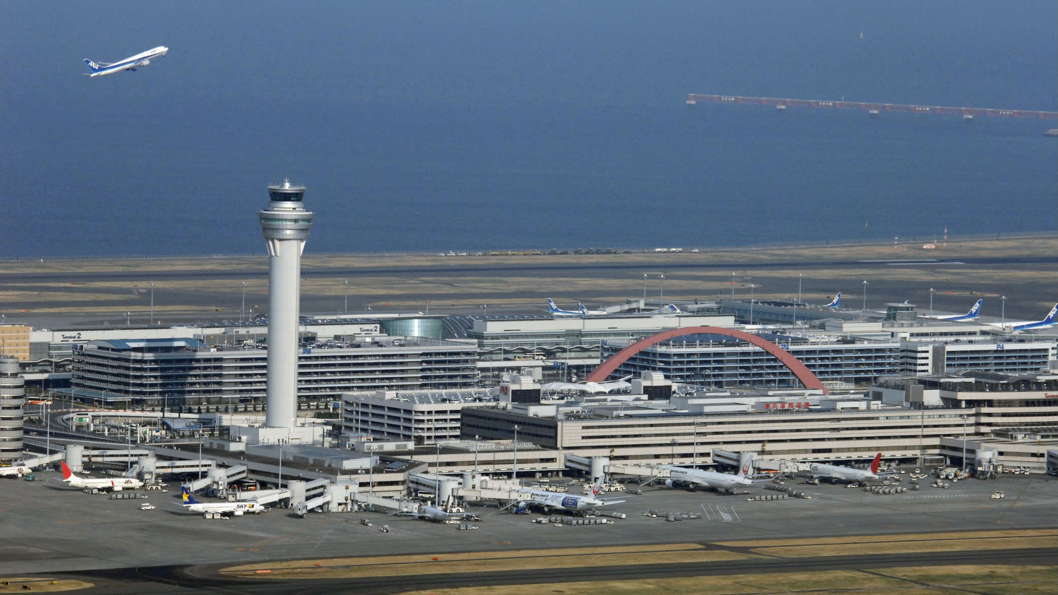 Tokyo airport. Аэропорт Ханэда. Аэропорт Токио. Токио Ханеда. Токийский аэропорт Ханеда.