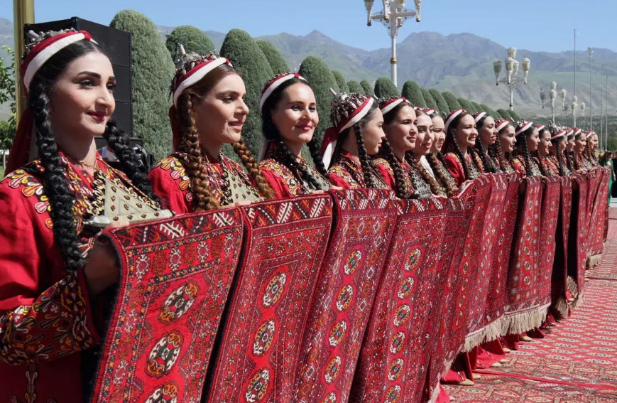 Aşkabat’ta Türkmen Halı Festivali onuruna forumlar düzenleniyor