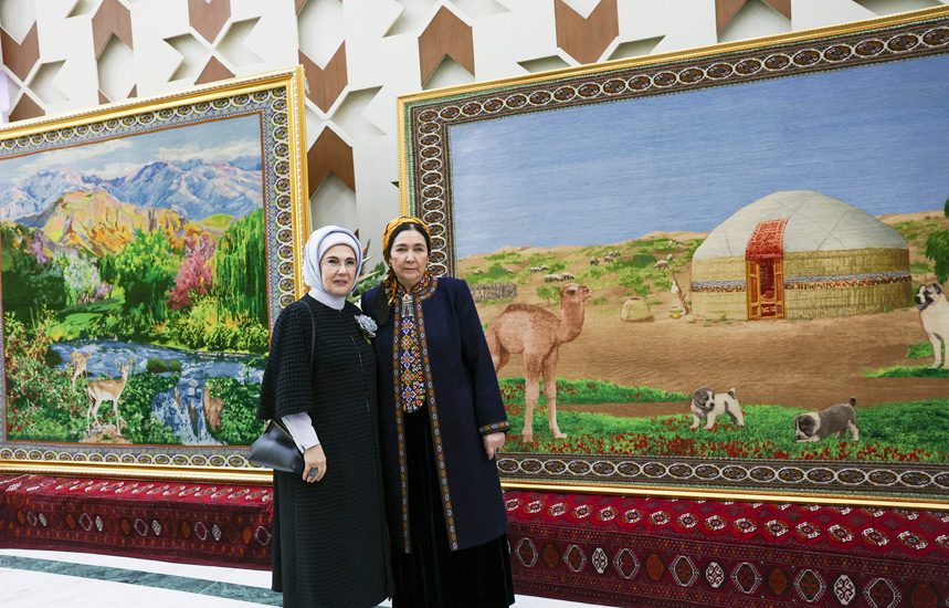 The first lady of Turkey congratulated Ogulgerek Berdimuhamedova on the Eid al-Adha holiday