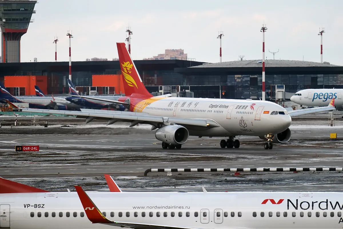 Авиаперелеты москва китай. China Eastern Airlines Шереметьево Пекин. China Eastern Airlines. Beijing Capital Airlines.