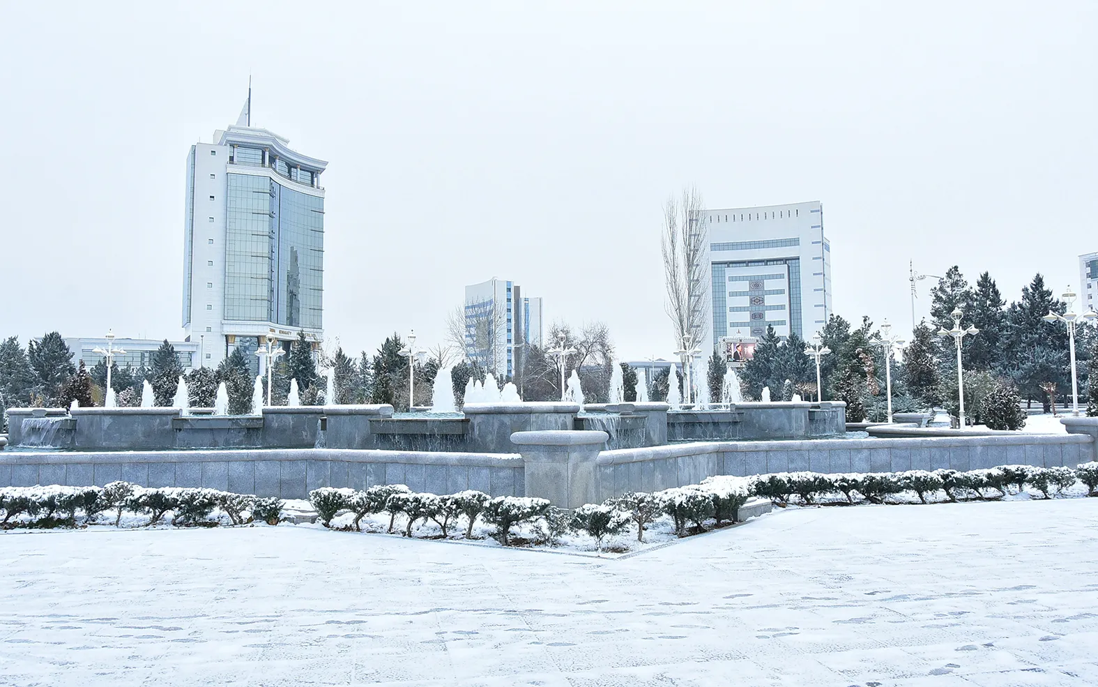 Фоторепортаж: Ашхабад покрылся белым снегом | Общество