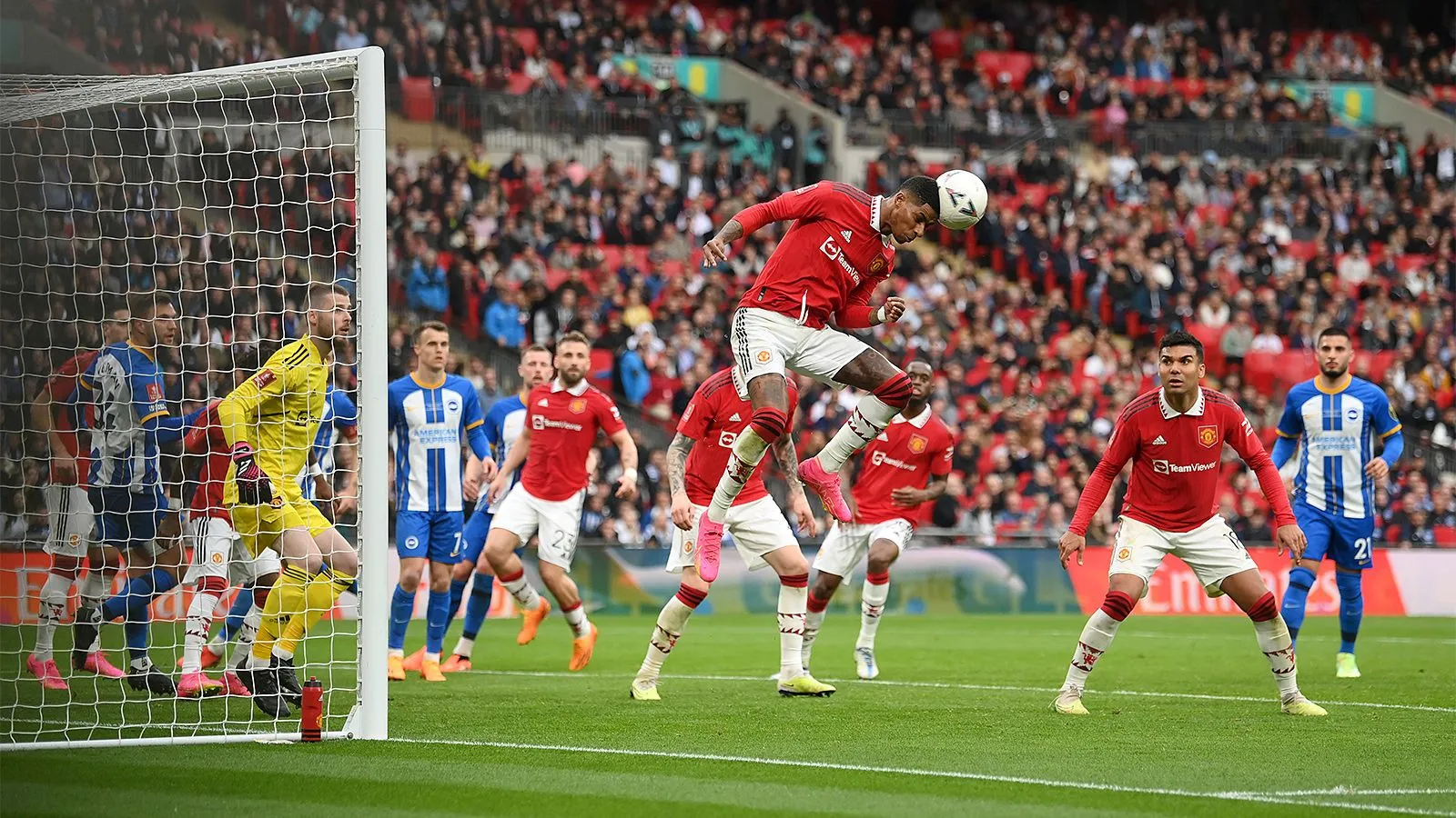 В финале Кубка Англии по футболу впервые сыграют «Манчестер Юнайтед» и « Манчестер Сити» | Спорт