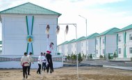 Aşkabat'ta yapılan, 136 yeni evin açılış töreni