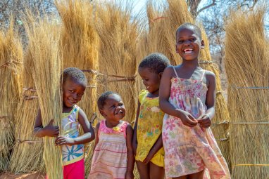 Bütindünýä Banky dünýä jemgyýetçiligini Afrika üns bermäge çagyrdy