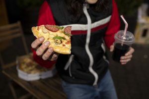 Milan may ban the sale of takeaway food after midnight