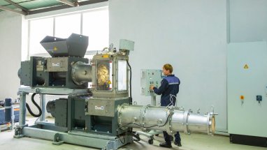 Advanced European equipment for the production of ceramic porcelain insulators was installed at the 