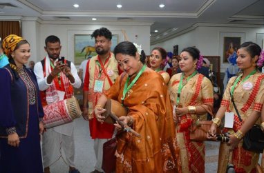 Танцевальная группа из Индии участвует в международном фестивале «Аваза-2023» в Туркменистане