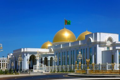 Президент Туркменистана уволил хякима Эсенгулыйского этрапа