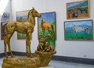 В Академии художеств Туркменистана проходит выставка к Дню туркменского скакуна