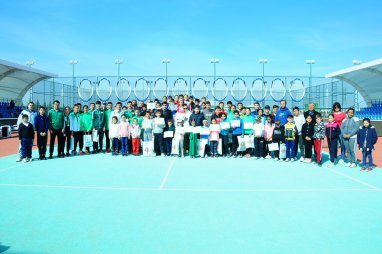 Фоторепортаж: Награждение победителей и призёров чемпионата Туркменистана по теннису-2020