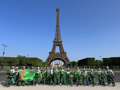 Bicycle ride held in Paris on the occasion of World Bicycle Day