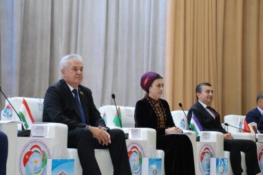 Министр образования Туркменистана приняла участие в форуме ректоров вузов стран ЦА в Душанбе