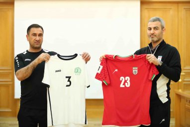 The national team of Turkmenistan will play against Iran in white uniforms