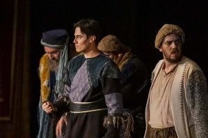 Siwas şäheriniň döwlet teatry Aşgabatda Garajaoglanyň yşk hekaýatynyň täze beýany bilen çykyş etdi