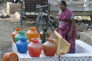 Hindistanda ýiti suw ýetmezçiligi döredi