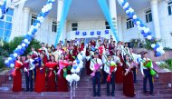 Fotoreportaž: Türkmenistanyň mekdeplerinde «Soňky jaň» dabaralary geçirildi