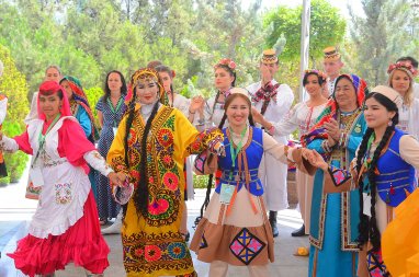 В НТЗ «Аваза» завершился международный фестиваль фольклора и танца