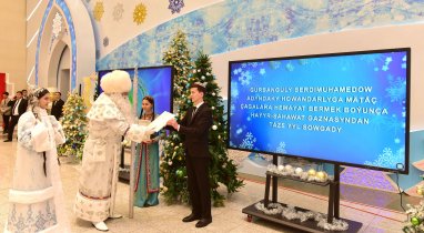 In Turkmenistan, orphaned children received gifts from the leadership of the state