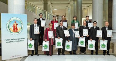 В Музее изобразительных искусств Туркменистана наградили победителей творческого конкурса