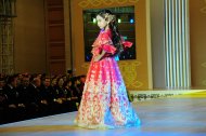 Фоторепортаж: Показ коллекции одежды туркменских дизайнеров в Ашхабаде