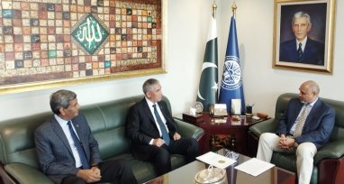 Türkmen diplomaty Pakistanyň uniwersitetiniň rektory tarapyndan kabul edildi 