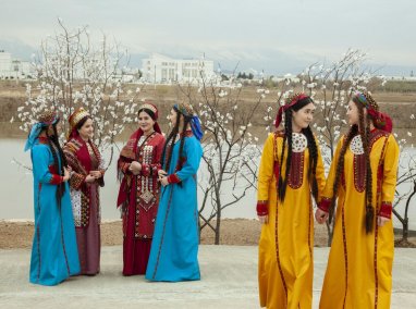 Женщины Туркменистана получат денежные подарки от Президента страны