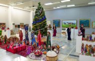 В Ашхабаде прошла новогодняя выставка «Мир кукол и игрушек»
