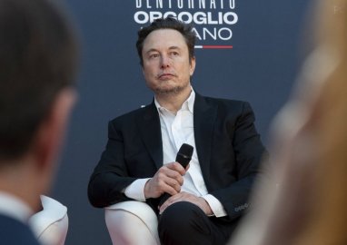 Elon Musk, insanlığın başka gezegenlere göç etmesi gerektiğine inanıyor