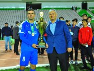 Fotoreportaž: «Altyn asyr» futbol topary Türkmenistanyň Naýbaşy kubogynyň eýesi boldy