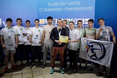 Туркменские пловцы завоевали серебро и бронзу в комбинированных эстафетах на открытом чемпионате Узбекистана