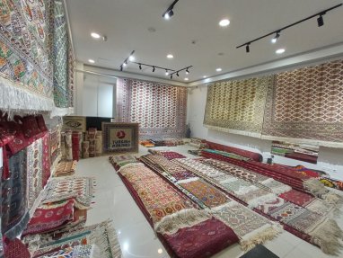 ES Kümüş Yüpek opened a carpet store in Ashgabat