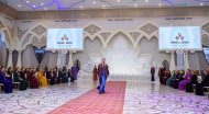Неделю моды в Ашхабаде завершил показ от Mähirli Zenan