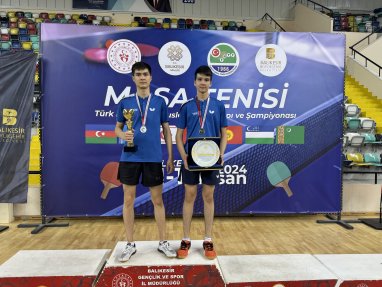 Türkmen masa tenisçiler, uluslararası gençler masa tenisi turnuvasında gümüş madalya kazandı