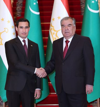 Сердар Бердымухамедов пригласил Эмомали Рахмона посетить с визитом Туркменистан