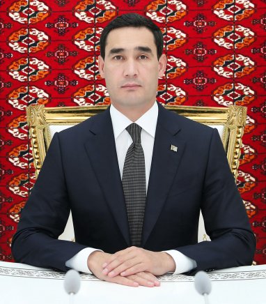 Сердар Бердымухамедов поздравил женщин и девушек Туркменистана с 8 марта