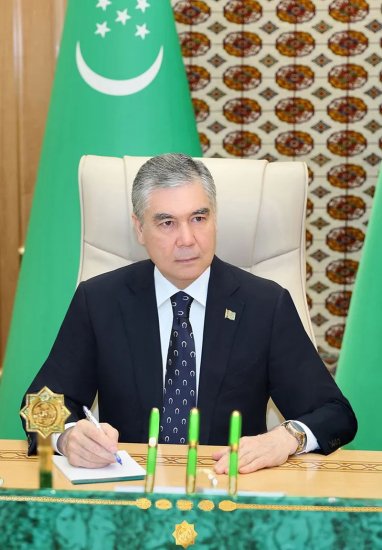 Гурбангулы Бердымухамедов провел встречу с муфтием Туркменистана, имамами города Ашхабад и Ахалского велаята