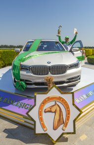 Photo report: Turkmenistan celebrates the National Horse of Turkmenistan on a grand scale